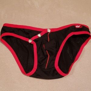 Mesh snap briefs